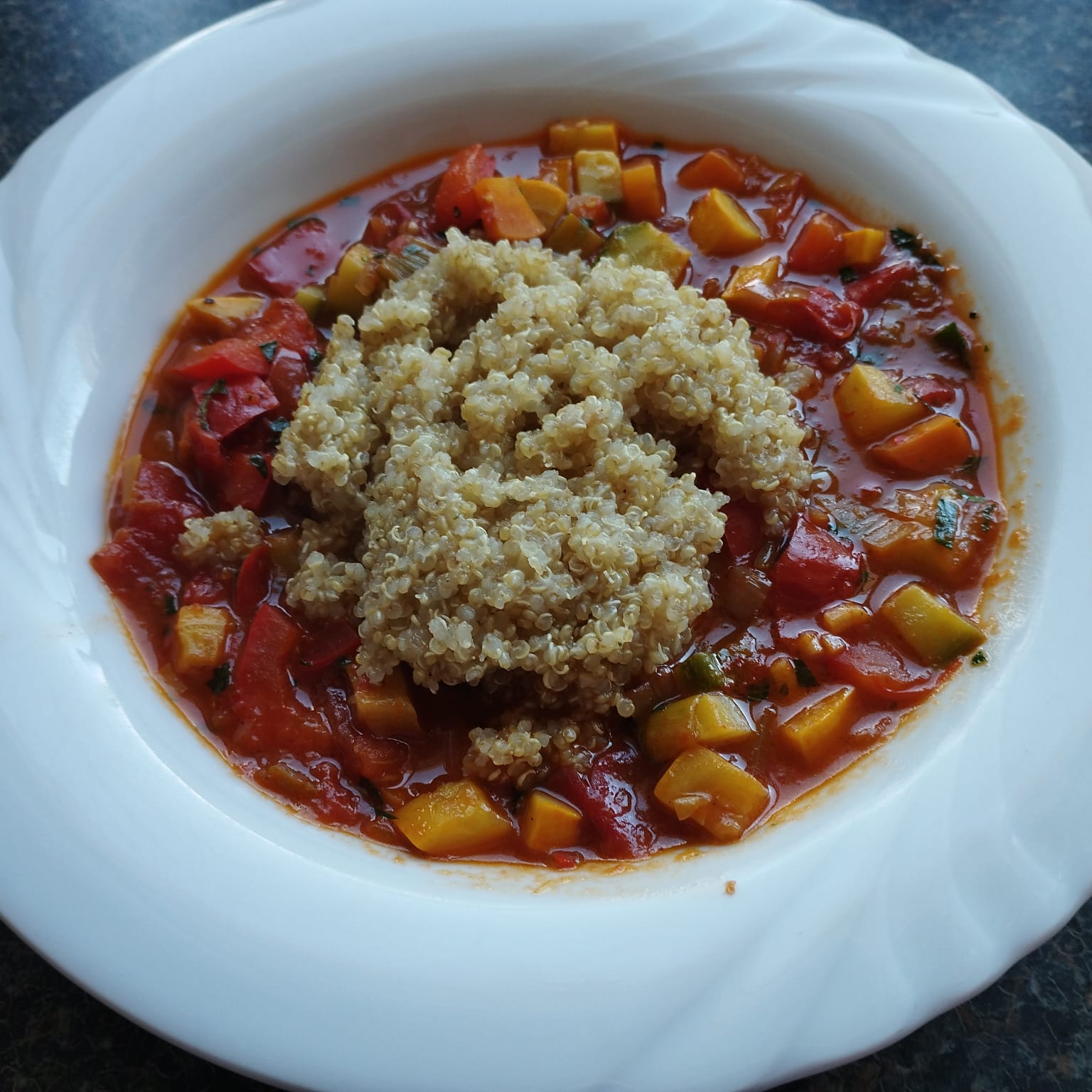 Gemüsesoße mit Quinoa