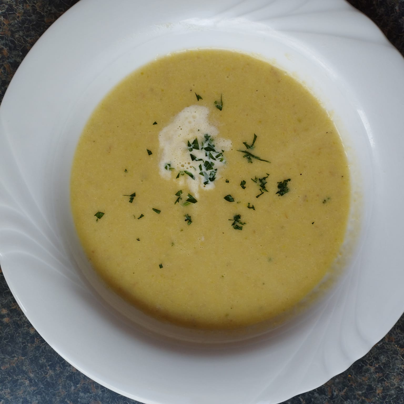 Zucchini-Schinken Suppe